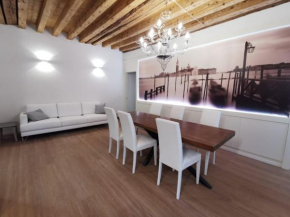 Deluxe 3 Bedroom Flat in Rialto Venedig